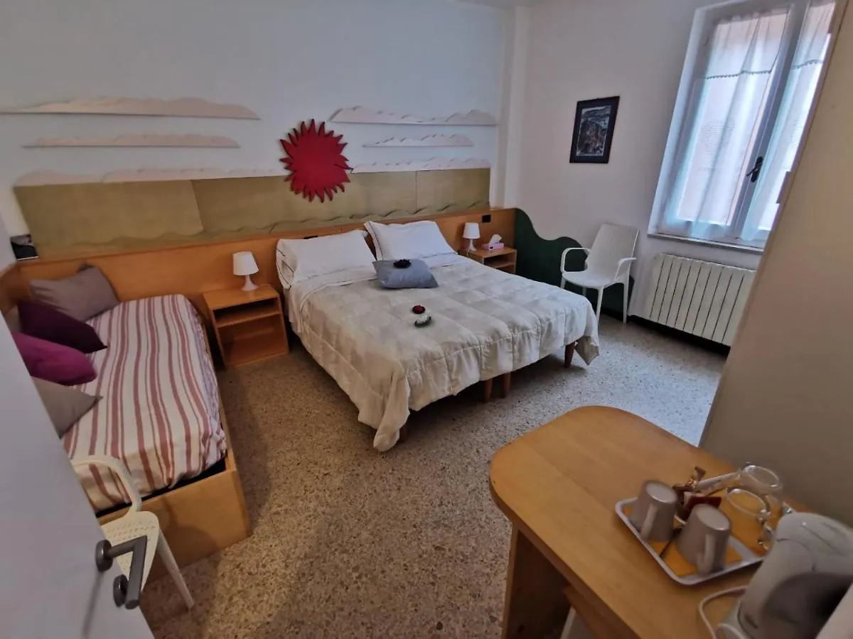 Tonino Basso Camere Nuova Gestione Vernazza Italië